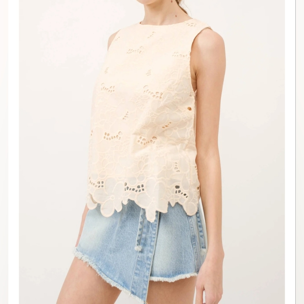 #587 🛑S,M,L Peach Sleeveless Flower Embroidery Top